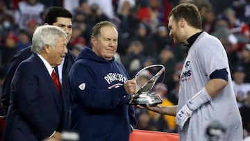 FOXBORO, MA - JANUARY 22: (L-R) Robert Kraft, owner and CEO of the New England Patriots, head coach Bill Belichick and Tom Brady #12 celebrate with the Lamar Hunt Trophy after defeating the Pittsburgh Steelers 36-17 to win the AFC Championship Game at Gillette Stadium on January 22, 2017 in Foxboro, Massachusetts.   Al Bello/Getty Images/AFP
 == FOR NEWSPAPERS, INTERNET, TELCOS &amp; TELEVISION USE ONLY ==