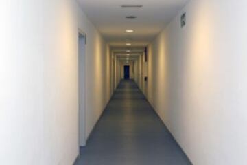 El pasillo donde se colgarán las camisetas.