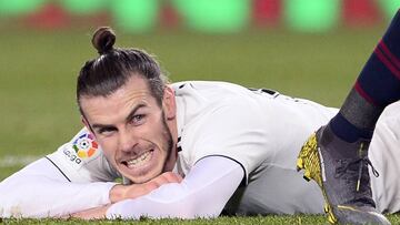 Real Madrid's Welsh forward Gareth Bale lies on the field during the Spanish Copa del Rey (King's Cup) semi-final first leg football match between FC Barcelona and Real Madrid CF at the Camp Nou stadium in Barcelona on February 6, 2019. (Photo b