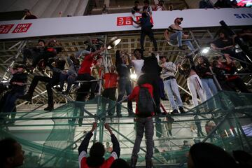 Los seguidores de Toronto Raptors salieron a las calles de la capital de la provincia de Ontario para celebrar por todo lo alto la consecución del anillo de la NBA tras derrotar en las finales a Golden State Warriors. 