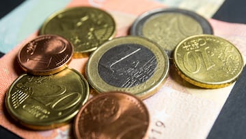 POLAND - 2020/01/03: In this photo illustration euro coins are seen displayed. (Photo Illustration by Karol Serewis/SOPA Images/LightRocket via Getty Images)