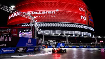 LAS VEGAS, NEVADA - NOVEMBER 21: Lando Norris of Great Britain driving the (4) McLaren MCL39 Mercedes on track during qualifying ahead of the F1 Grand Prix of Las Vegas at Las Vegas Strip Circuit on November 21, 2025 in Las Vegas, Nevada. Hector Vivas/Getty Images/AFP (Photo by Hector Vivas / GETTY IMAGES NORTH AMERICA / Getty Images via AFP)