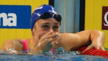 Mireia Belmonte celebra emocionada su primer r&eacute;cord del mundo de la tarde en 200 mariposa.