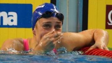 Mireia Belmonte celebra emocionada su primer r&eacute;cord del mundo de la tarde en 200 mariposa.