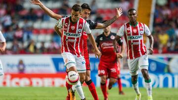 Lichnovsky y Gallegos celebran la victoria de Necaxa