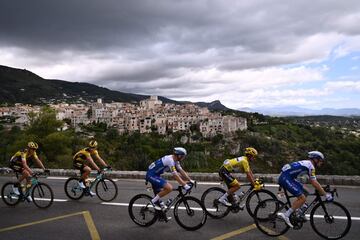 El pelotón durante la tercera etapa del Tour de Francia 2020. 