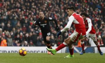 Britain Soccer Football - Arsenal v Hull City - Premier League - Emirates Stadium - 11/2/17 Arsenal's Alexis Sanchez scores their second goal from the penalty spot  Action Images via Reuters / John Sibley Livepic EDITORIAL USE ONLY. No use with unauthorized audio, video, data, fixture lists, club/league logos or "live" services. Online in-match use limited to 45 images, no video emulation. No use in betting, games or single club/league/player publications.  Please contact your account representative for further details.