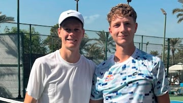 Jannik Sinner y Martín Landaluce, en Dubái.