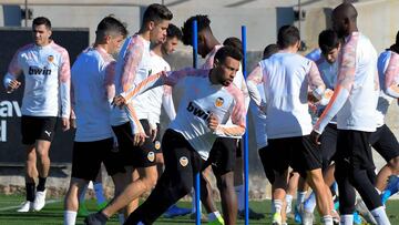 Coquelin se entrenó ayer junto al resto de sus compañeros del Valencia.