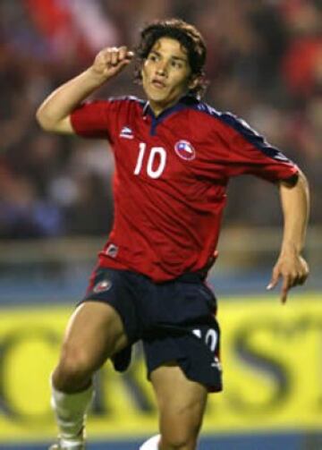 El volante del Milán fue nominado por César Vaccia para el Sudamericano Sub 17 de 2003 en Bolivia. La Rojita quedó eliminada en primera ronda y solo venció a Venezuela.