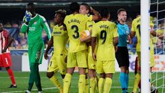 CASTELLON, SPAIN - OCTOBER 22: Juan Foyth of Villarreal celebrates 3-2 with Raul Albiol of Villarreal, Samu Chukwueze of Villarreal, Carlos Bacca of Villareal  during the UEFA Champions League  match between Villarreal v Sivasspor at the Estadio de la Cer