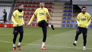 Jordi Alba, Gerard Piqué y Leo Messi en un entrenamiento del FC Barcelona