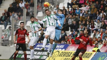 Xisco salta ante Raul Fernández