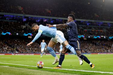 Empujón de Vinicius Júnior al defensor del Manchester City, Kyle Walker.