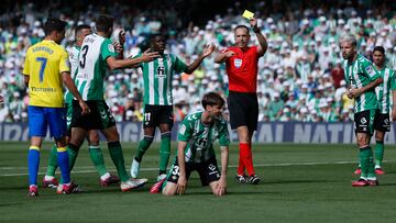 Miranda recibe una amarilla.