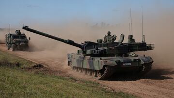 Polish soldiers ride the South Korean-made K2 tank during trial drills prior to annual artillery show ‘Autumn Fire 23’ at a military range in Bemowo Piskie near Orzysz, Poland, September 16, 2023. REUTERS/Kacper Pempel
