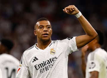 Soccer Football - LaLiga - Real Madrid v Real Betis - Santiago Bernabeu, Madrid, Spain - September 1, 2024  Real Madrid's Kylian Mbappe celebrates scoring their first goal REUTERS/Susana Vera