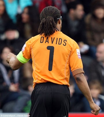 Durante su estancia con el Barnet de Inglaterra, Davids utilizó el '1'