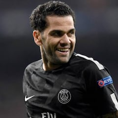 Alves: "No es posible terminar mi carrera sin jugar en la Premier"