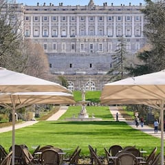 La nueva terraza para el tardeo en pleno centro de Madrid: vistas secretas al Palacio Real y un imprescindible para el verano