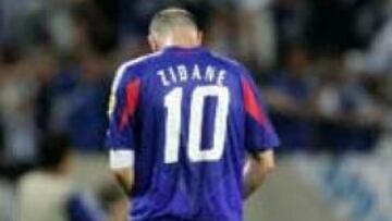 <b>DECEPCIONADO</b>. El francés lamenta la falta de armonía en la selección francesa.