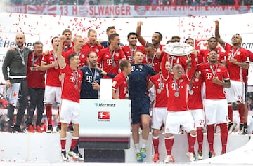 En 2015 llegó a la Bundesliga para jugar con Bayern Múnich, en su primera campaña jugó 30 duelos, dio cuatro goles y siete asistencias y ganó la liga.