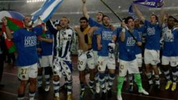 <b>LOS ACTOS CONTINÚAN ESTA TARDE</b> La plantilla realista saldrá de Anoeta (17:30) en un autobús descapotable, que llegará al Ayuntamiento a las 19:00. Una hora después, pondrán rumbo a la Diputación y recorrerán las calles de la ciudad, a partir de las 21:00.