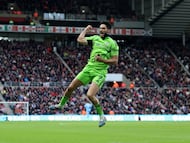 Soccer Football - Premier League - Sunderland v Fulham - Stadium of Light, Sunderland, Britain - February 22, 2026 Fulham's Raul Jimenez celebrates scoring their first goal REUTERS/Scott Heppell EDITORIAL USE ONLY. NO USE WITH UNAUTHORIZED AUDIO, VIDEO, DATA, FIXTURE LISTS, CLUB/LEAGUE LOGOS OR 'LIVE' SERVICES. ONLINE IN-MATCH USE LIMITED TO 120 IMAGES, NO VIDEO EMULATION. NO USE IN BETTING, GAMES OR SINGLE CLUB/LEAGUE/PLAYER PUBLICATIONS. PLEASE CONTACT YOUR ACCOUNT REPRESENTATIVE FOR FURTHER DETAILS.. TPX IMAGES OF THE DAY