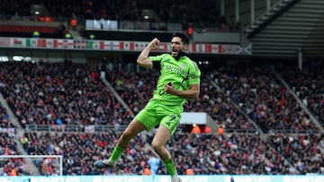 Soccer Football - Premier League - Sunderland v Fulham - Stadium of Light, Sunderland, Britain - February 22, 2026 Fulham's Raul Jimenez celebrates scoring their first goal REUTERS/Scott Heppell EDITORIAL USE ONLY. NO USE WITH UNAUTHORIZED AUDIO, VIDEO, DATA, FIXTURE LISTS, CLUB/LEAGUE LOGOS OR 'LIVE' SERVICES. ONLINE IN-MATCH USE LIMITED TO 120 IMAGES, NO VIDEO EMULATION. NO USE IN BETTING, GAMES OR SINGLE CLUB/LEAGUE/PLAYER PUBLICATIONS. PLEASE CONTACT YOUR ACCOUNT REPRESENTATIVE FOR FURTHER DETAILS.. TPX IMAGES OF THE DAY