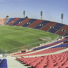 Banquillos tipo Premier y césped nuevo para el Ciutat de València