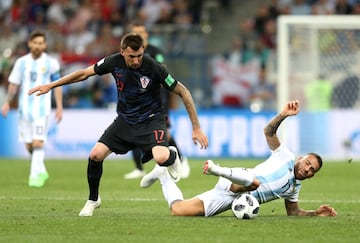 Nicolás Otamendi y Mario Mandzukic.