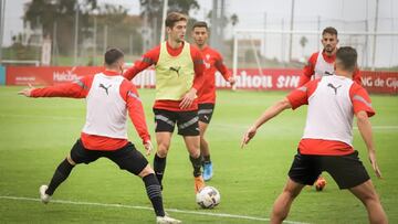 Jos¨¦ Gragera, en un entrenamiento con el Sporting.