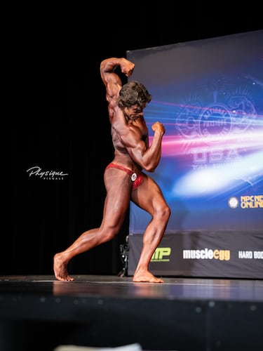 Ha destacado en las categorías de culturismo abierto peso pesado, Physique True Novice y novato de físico clásico masculino.