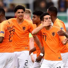 Paraguay termina primera, España y Argentina, invictas y México avanza