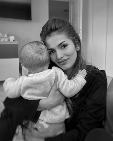 La actriz de 28 años dio a luz a su primer hijo junto a su pareja, el futbolista del Real Madrid Isco Alarcón, el pasado mes de julio. El niño, de nombre Theo, aparece a menudo en las redes sociales de la artista.