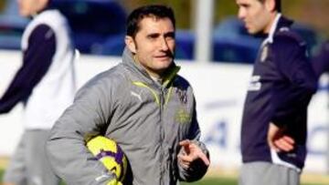 <b>EN CUADRO.</b> Valverde cuenta sólo con 20 jugadores de la primera plantilla para el resto de campaña.