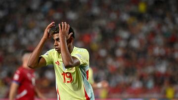 Spain's forward #19 Lamine Yamal reacts after missing a shot during the UEFA Nations League Group A4 football match between Serbia and Spain at the Rajko-Mitic stadium in Belgrade on September 5, 2024. (Photo by Andrej ISAKOVIC / AFP)