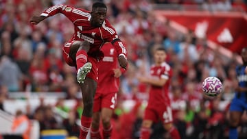LIVERPOOL (United Kingdom), 15/08/2025.- Ibrahima Konate of Liverpool in action during the English Premier League match between Liverpool FC and AFC Bournemouth, in Liverpool, Britain, 15 August 2025. (Reino Unido) EFE/EPA/ADAM VAUGHAN EDITORIAL USE ONLY. No use with unauthorized audio, video, data, fixture lists, club/league logos, 'live' services or NFTs. Online in-match use limited to 120 images, no video emulation. No use in betting, games or single club/league/player publications.