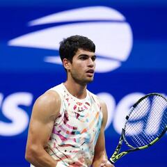 What tennis achievement is Carlos Alcaraz targeting at the US Open?