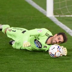 Iván Villar se acerca a la portería del Leganés tras la plata de Tokio