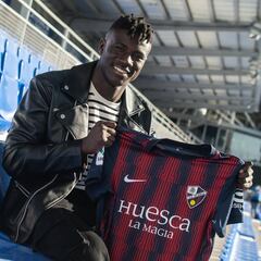 Fichajes para frenar la crisis