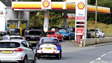 Cars queue up at a petrol and diesel filling station, Begelly, Pembrokeshire, Wales, Britain, September 24, 2021. REUTERS/Rebecca Naden