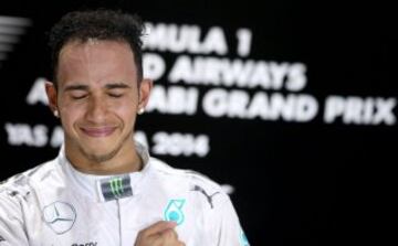 El piloto británico de Mercedes-AMG Lewis Hamilton gana el GP de Abu Dhabi en el circuito de Yas Marina y se proclama por segunda vez  campeón del mundo de Fórmula Uno.