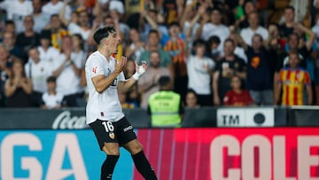 Diego López celebra su gol ante la Real Sociedad.