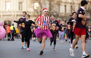 Mucho humor, alegría y disfraces en la carrera popular de la San Silvestre Vallecana. 