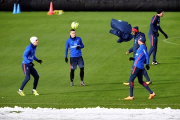 PSG train in the snow