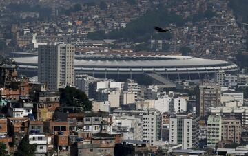 Estadio mítico del mundo del fútbol. Sede de dos finales de Mundial, 1950 con el célebre Maracanazo y 2014.
Capacidad para 75.000 espectadores.
Ha albergado además finales de Copa América, Copa Confederaciones, y final de fútbol en los JJ.OO. de Río 2016.