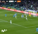 La jugada que paralizó a los hinchas de Betis y Pellegrini: ¡el VAR anuló el gol rival!