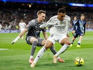 Ionut Radu sale a tapar una ocasión de Mbappé.