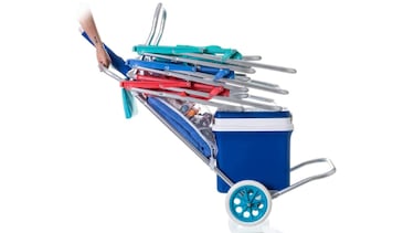 Así es el carro portasillas de playa que se convierte en mesa